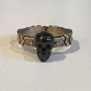 House of Harlow 14k plated skull ring. Size 6